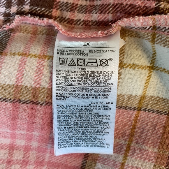 Old Navy Women’s Plus Size Boyfriend Shirt - Picture 6 of 6